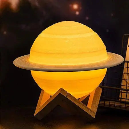 Lampa de veghe 3D Saturn Iluminare alb cald, alimentare pe baza de baterii SuperUtil.ro